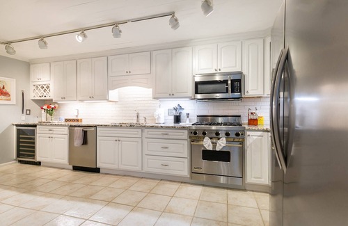 Historic District House | 1 Block to USNA at beautifully renovated Historic Chapel Views with back patio and off-site parking