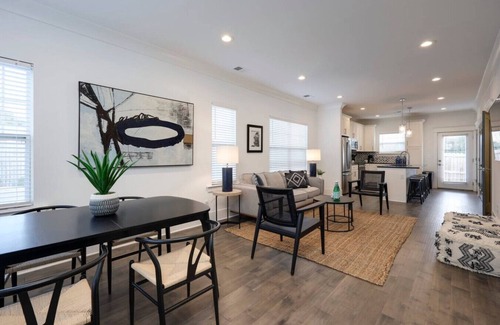 Charlotte Park Apartment | 10 Mins To Broadway - Music City Modern Townhome