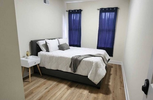 Philadelphia House | #10 NEW Bright Private Bedroom in Squirrel Hill