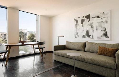 Evans Churchill Apartment | 107 m² Serviced apartment ∙ 2 bedrooms ∙ 6 guests