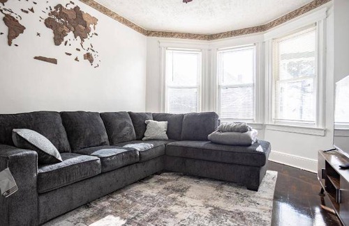 Jersey City Apartment | 111 m² Apartment ∙ 2 bedrooms ∙ 4 guests