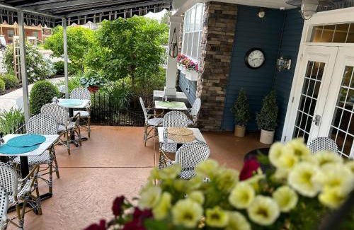 Put-in-Bay Hotel | 111 m² Hotel ∙ 2 bedrooms ∙ 6 guests