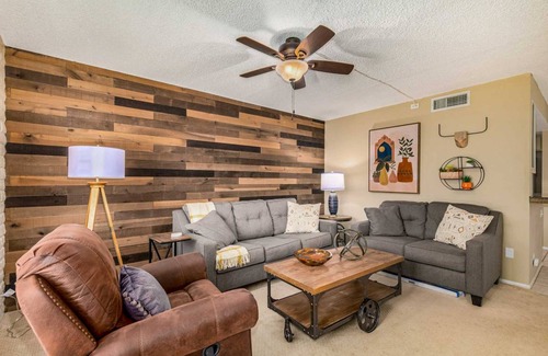 South Scottsdale Apartment | 116 m² Apartment ∙ 2 bedrooms ∙ 6 guests