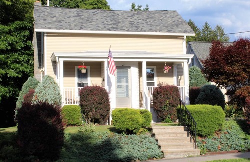 Oneonta House | 117 m² House ∙ 4 bedrooms ∙ 8 guests