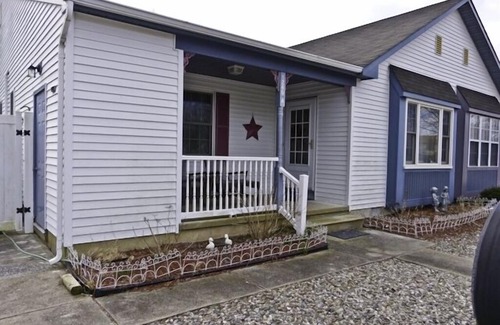 Village Green House | 1240 A Vermont Ave! 2 BR/1.5 BA Sleeps 4