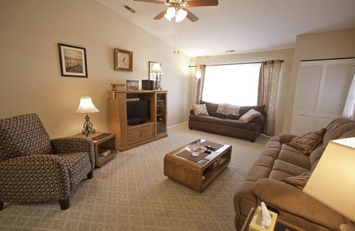 Village Green House | 1240 A Vermont Ave! 2 BR/1.5 BA Sleeps 4