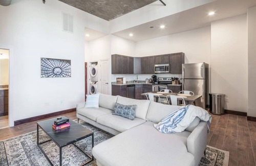 West Poplar Apartment | 125 m² Apartment ∙ 2 bedrooms ∙ 4 guests