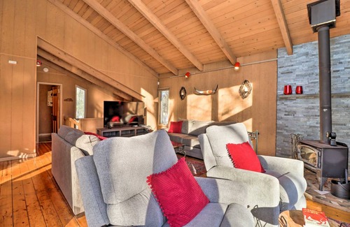 East Stroudsburg Cottage | 130 m² Cabin ∙ 3 bedrooms ∙ 6 guests