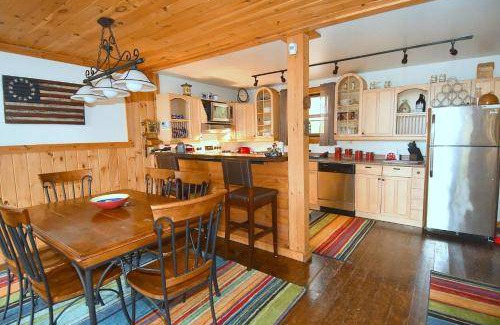 Great Cacapon Ski Chalet | 130 m² Chalet ∙ 3 bedrooms ∙ 6 guests