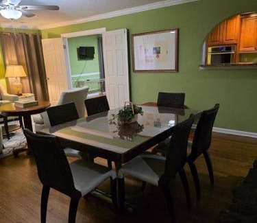 Cordova House | 139 m² House ∙ 6 bedrooms ∙ 16 guests