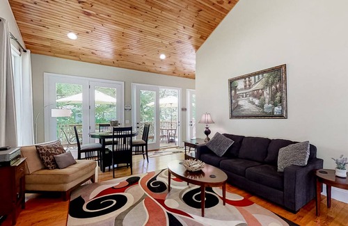 Sharps Chapel Cabin | 167 m² Cabin ∙ 3 bedrooms ∙ 12 guests
