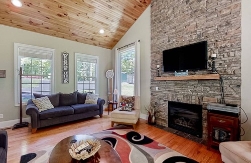 Sharps Chapel Cabin | 167 m² Cabin ∙ 3 bedrooms ∙ 12 guests