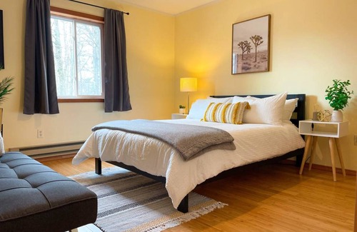 Long Pond Ski Chalet | 177 m² Chalet ∙ 3 bedrooms ∙ 9 guests