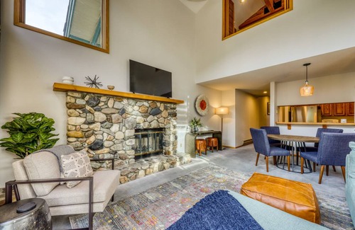 Warm Springs Condo | 191 m² Condo ∙ 2 bedrooms ∙ 6 guests
