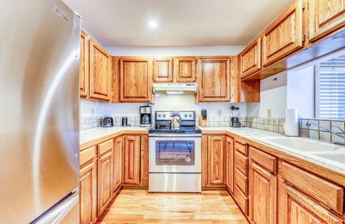 Warm Springs Condo | 191 m² Condo ∙ 2 bedrooms ∙ 6 guests