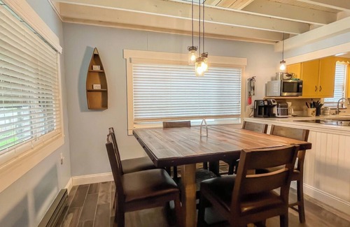 North Glade Hills House | 2 Adjacent Houses Rented Together!