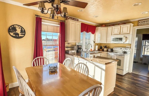 North Glade Hills House | 2 Adjacent Houses Rented Together!