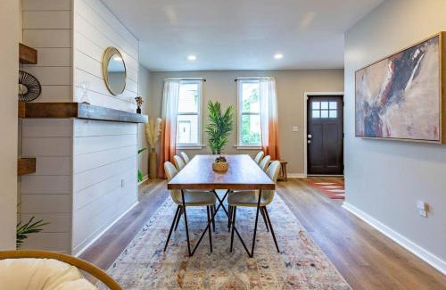 Pittsburgh House | 2 King Beds - Free Parking - BBQ - Arcade - Patio