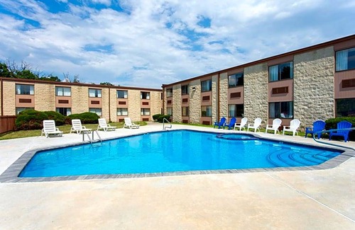 Hillsborough Hotel | 2-Star Hotel ∙ Days Inn by Wyndham Hillsborough