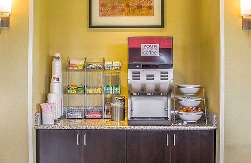 Summit Station Hotel | 2-Star Hotel ∙ Comfort Suites East Broad at 270