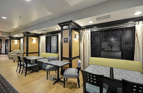 Defiance Hotel | 2-Star Hotel ∙ Hampton Inn Defiance