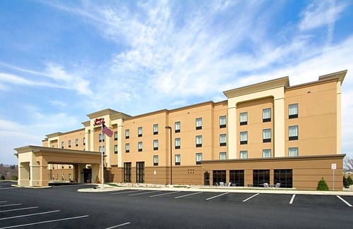 York Hotel | 2-Star Hotel ∙ Hampton Inn & Suites York South