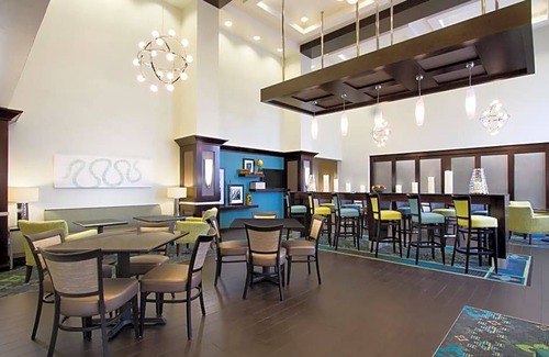 York Hotel | 2-Star Hotel ∙ Hampton Inn & Suites York South