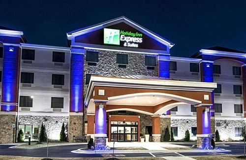 Elkton Hotel | 2-Star Hotel ∙ Holiday Inn Express & Suites Elkton - University Area, an IHG Hotel