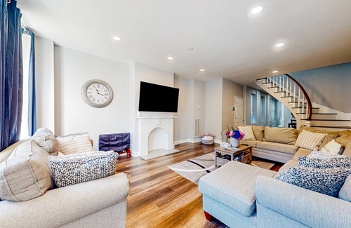 South Baltimore House | 200 m² House ∙ 3 bedrooms ∙ 10 guests