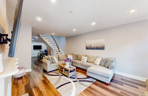 South Baltimore House | 200 m² House ∙ 3 bedrooms ∙ 10 guests