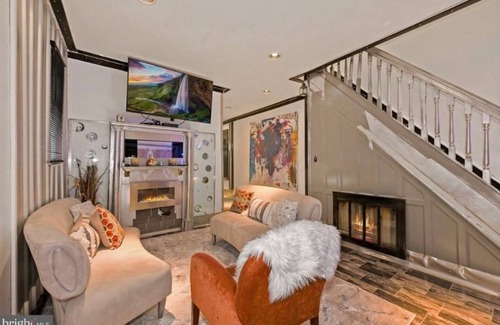 Chinatown House | 204 m² House ∙ 4 bedrooms ∙ 22 guests