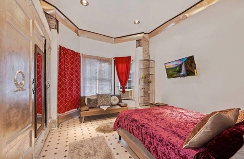 Chinatown House | 204 m² House ∙ 4 bedrooms ∙ 22 guests
