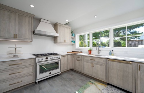 Lewes House | 209A Midland - Close to the beach!