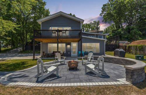 Portage Lakes House | 223 m² House ∙ 4 bedrooms ∙ 9 guests
