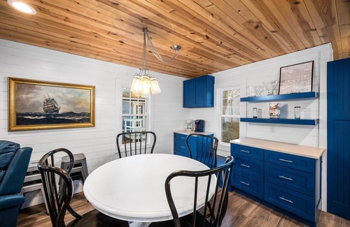 Lakeside Cottage | 228 Laurel Close to Downtown and the Lake!