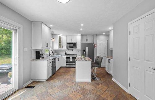 Cranberry Township House | 232 m² House ∙ 5 bedrooms ∙ 11 guests