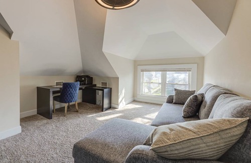 Norwood House | 232 m² House ∙ 4 bedrooms ∙ 12 guests