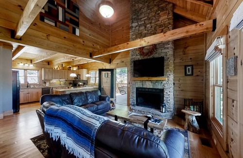 Tazewell Cabin | 235 m² Cabin ∙ 4 bedrooms ∙ 8 guests
