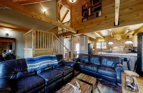 Tazewell Cabin | 235 m² Cabin ∙ 4 bedrooms ∙ 8 guests