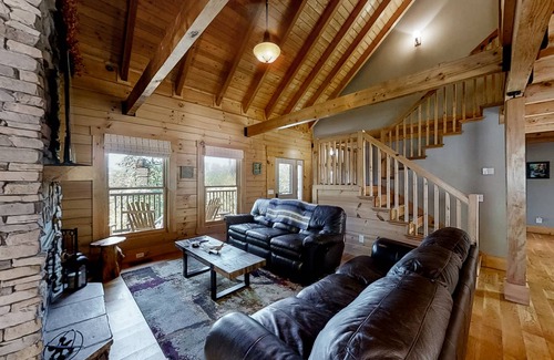 Tazewell Cabin | 235 m² Cabin ∙ 4 bedrooms ∙ 8 guests