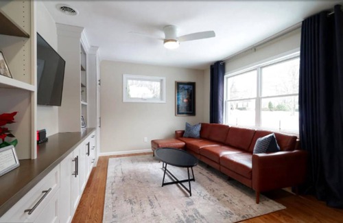 State College House | 250 m² House ∙ 4 bedrooms ∙ 5 guests