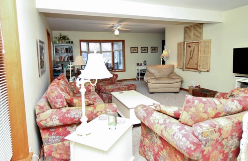 Town of Milo House | 251 m² House ∙ 7 bedrooms ∙ 16 guests