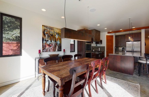 Warm Springs House | 253 m² House ∙ 4 bedrooms ∙ 10 guests