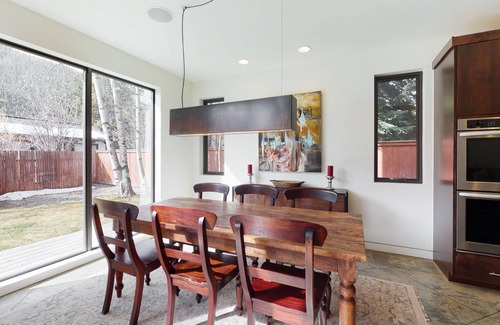 Warm Springs House | 253 m² House ∙ 4 bedrooms ∙ 10 guests