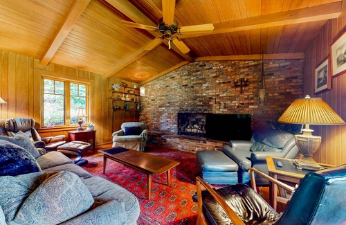 Flat Rock House | 260 m² House ∙ 3 bedrooms ∙ 10 guests