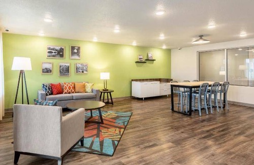 Monmouth Junction Hotel | 28 m² Hotel ∙ 4 guests