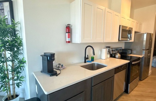 Elizabeth Apartment | 2BR apt close to EWR 3818