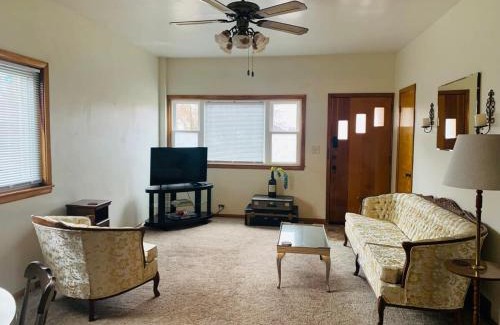 Erie Apartment | 2BR Erie Flat Near Gannon & Mercyhurst