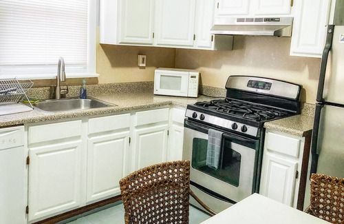 Graduate Hospital Apartment | 3 Bedroom Apt at South Philly