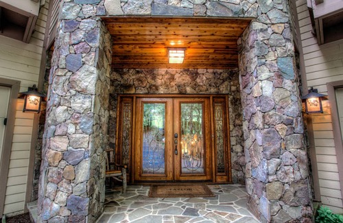 Burnsville House | 383 m² House ∙ 5 bedrooms ∙ 10 guests